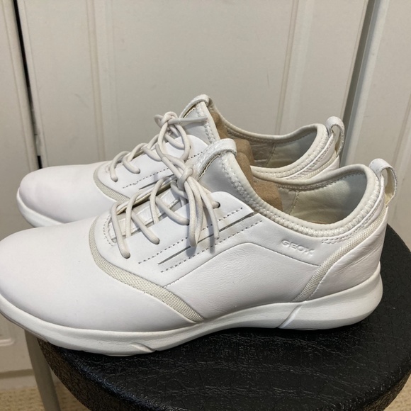 New without Box Geox Women's White Sneaker Leather Size: 7 - Picture 3 of 8